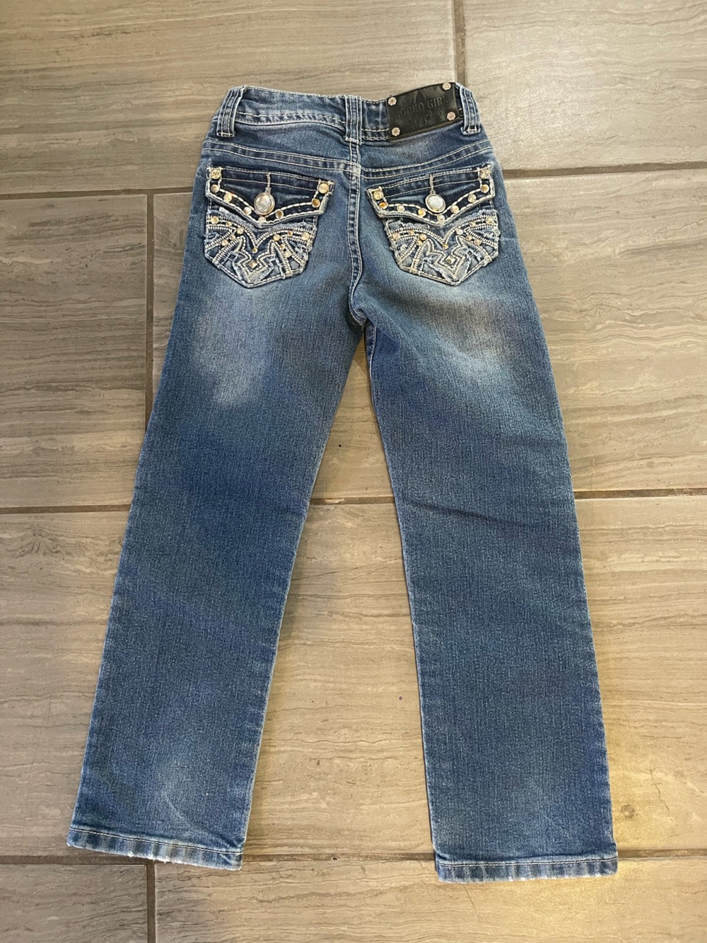 Girls Embellished Blue Jeans with Decorative Back Pockets